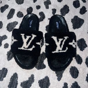 SOLD Louis Vuitton Paseo comfort flat sandal